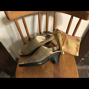 Easy Stretch Comfort Leather Sandal Style   (9.5)